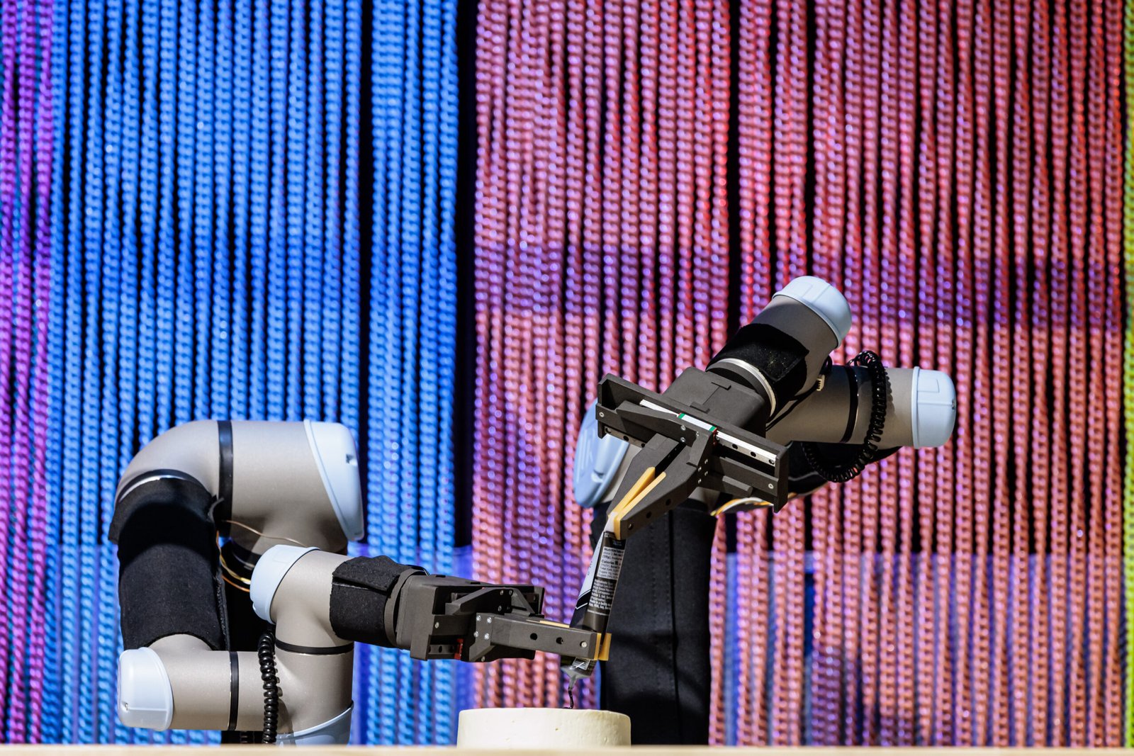 Acumino robotic arm performing precision task